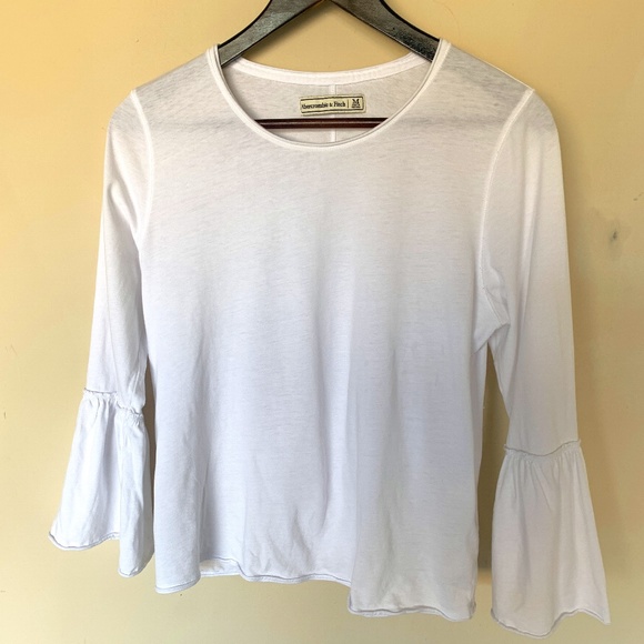 Abercrombie & Fitch Bell Top Bell Sleeves in Medium size White - Picture 1 of 4